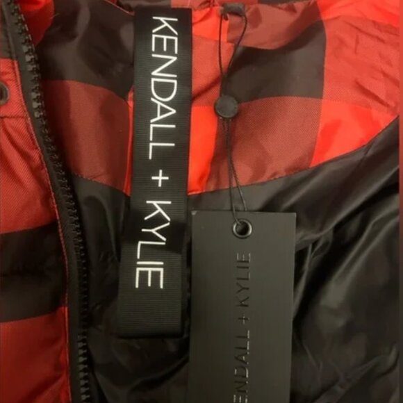 🎉NWT🎉KENDALL + KYLIE Oversized Plaid Puffer Jacket - Medium - Picture 6 of 7